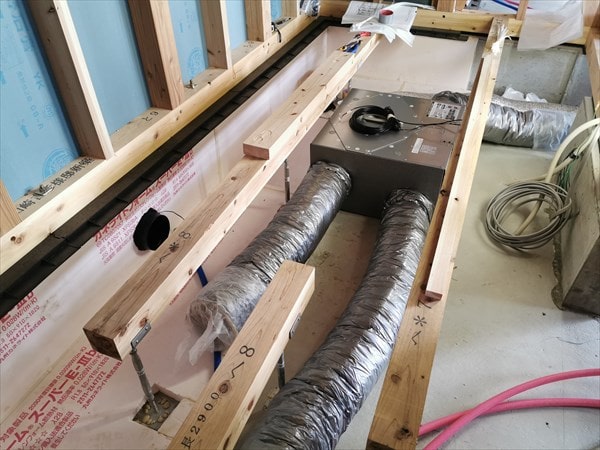 椎の木ハウス　床下換気扇　給気排気ダクト設置